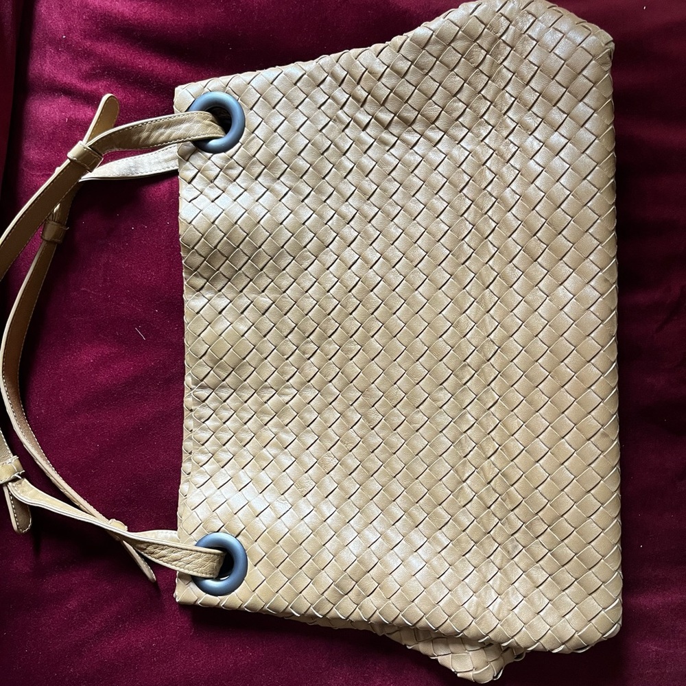 Authentic bag in a very good condition.